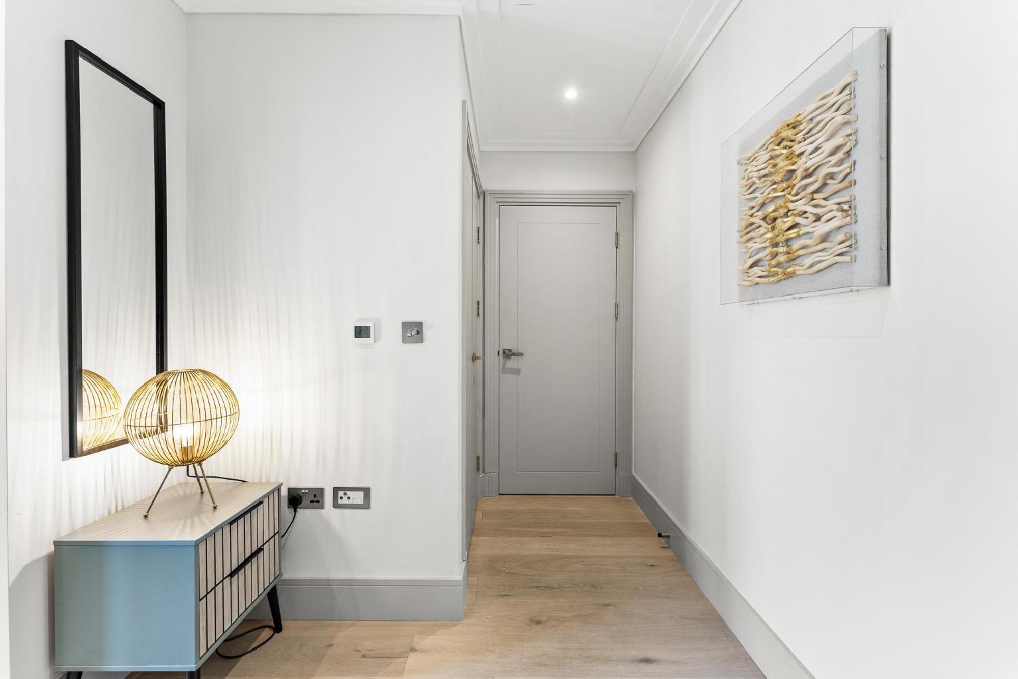 Stunning 2 Bed Flat In - Sleeps 8 -balcony * Londra