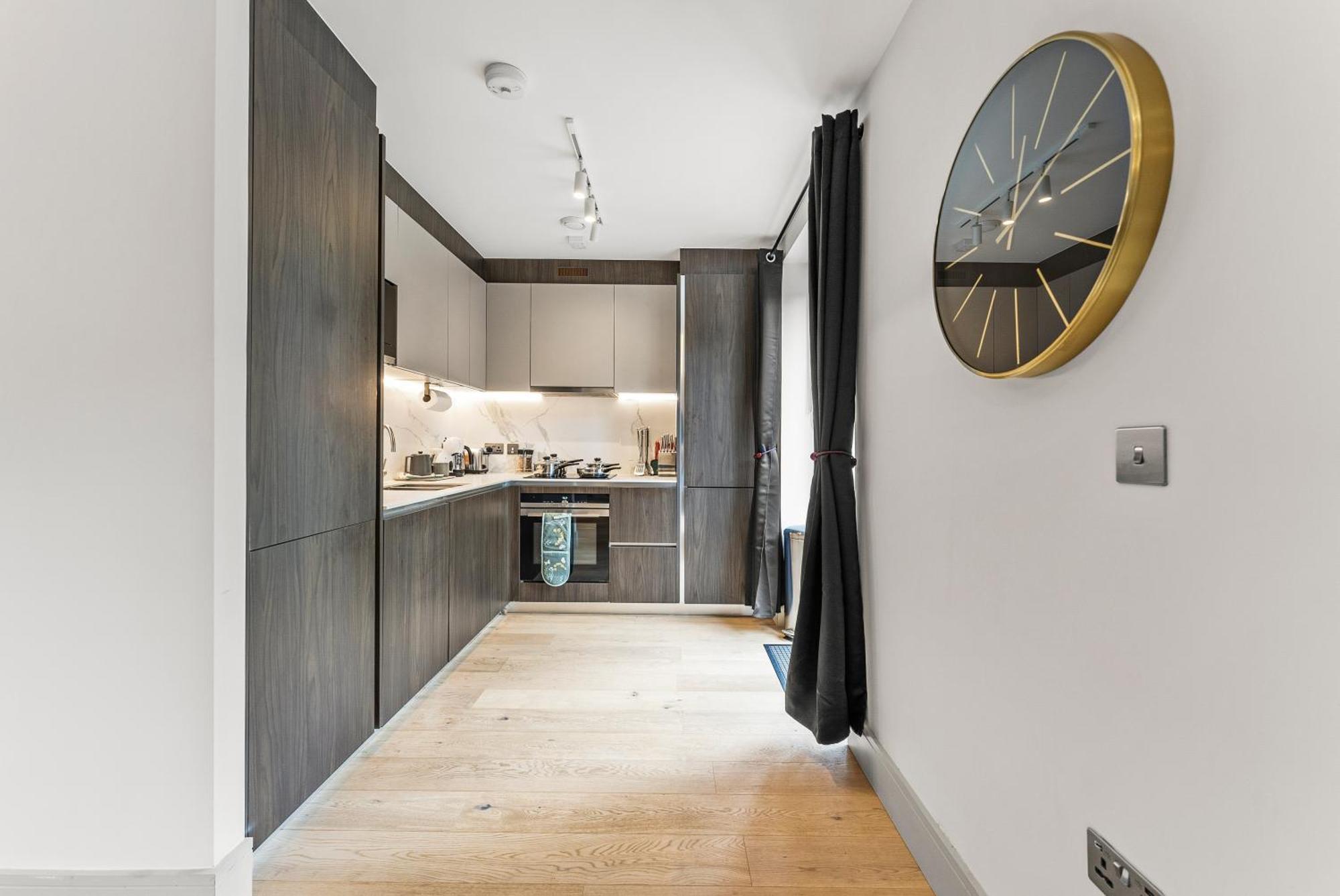 Stunning 2 Bed Flat In - Sleeps 8 -balcony Appartamento