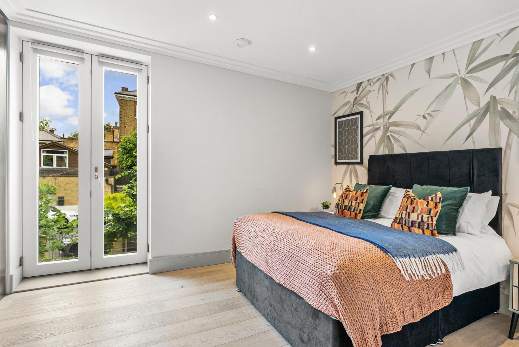 Stunning 2 Bed Flat In - Sleeps 8 -balcony * Londra