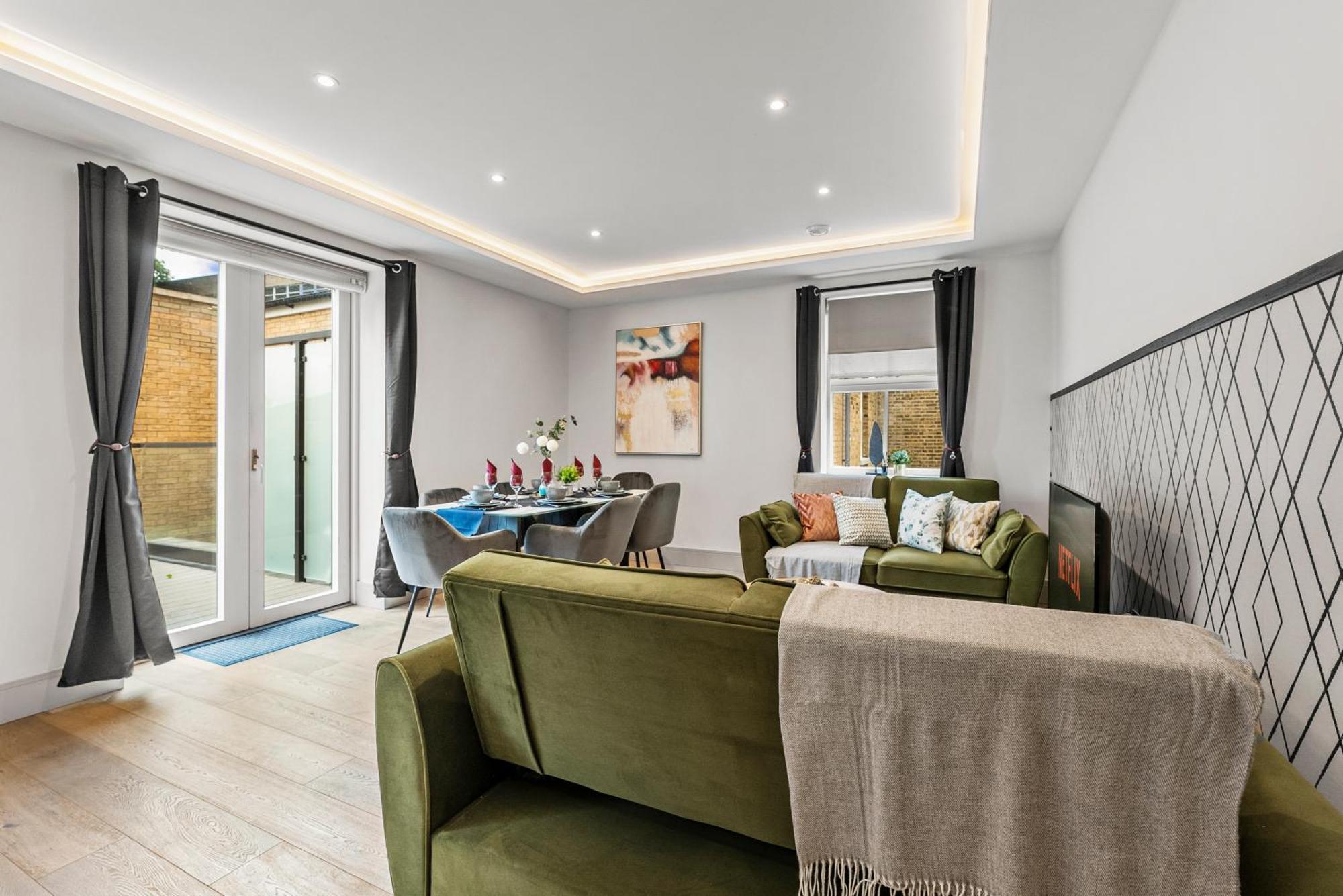 Stunning 2 Bed Flat In - Sleeps 8 -balcony * Londra