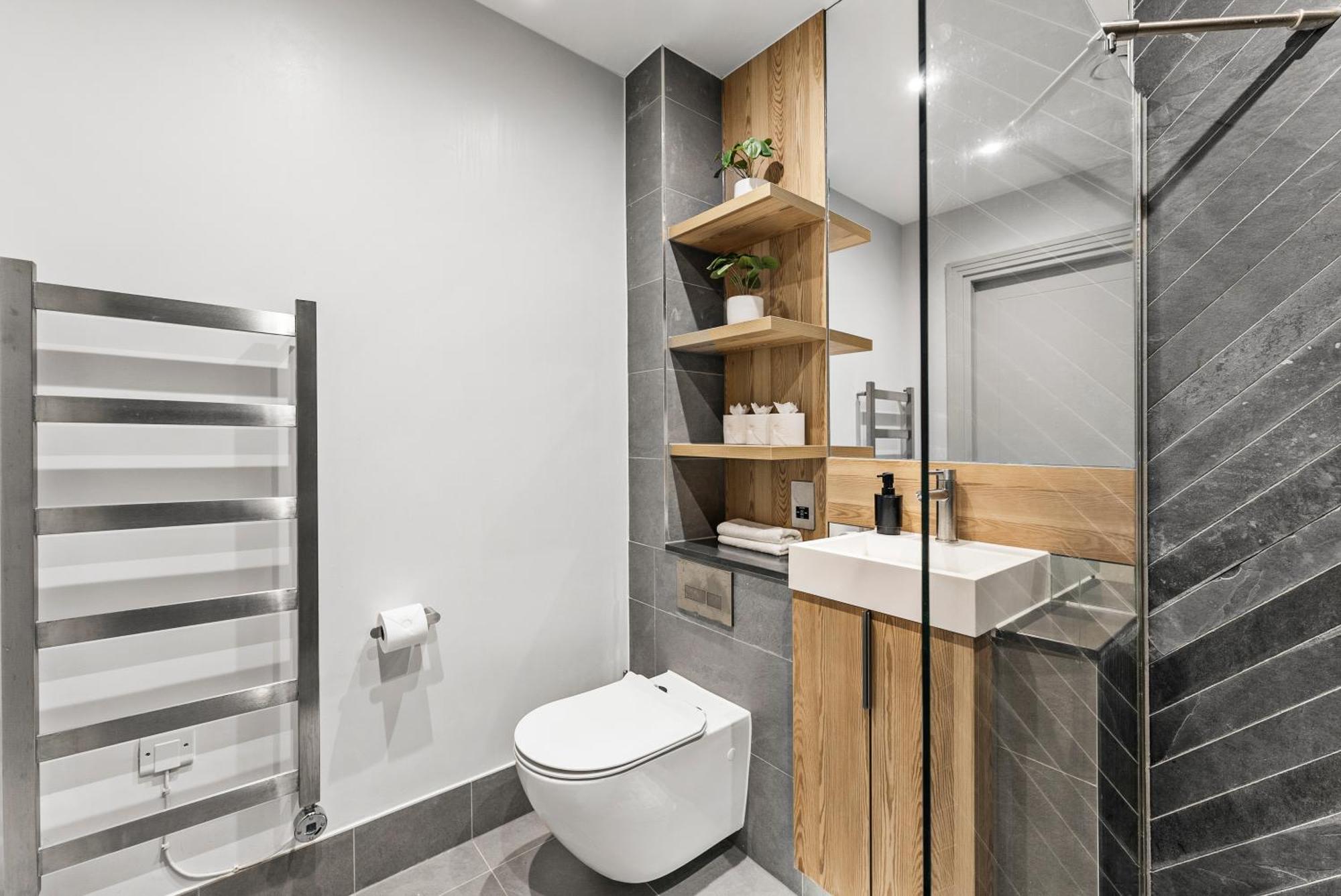 Stunning 2 Bed Flat In - Sleeps 8 -balcony * Londra